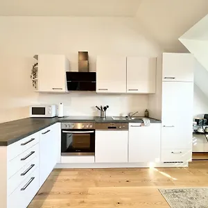 Orestaliving - Penthouse In 1020 Apartment